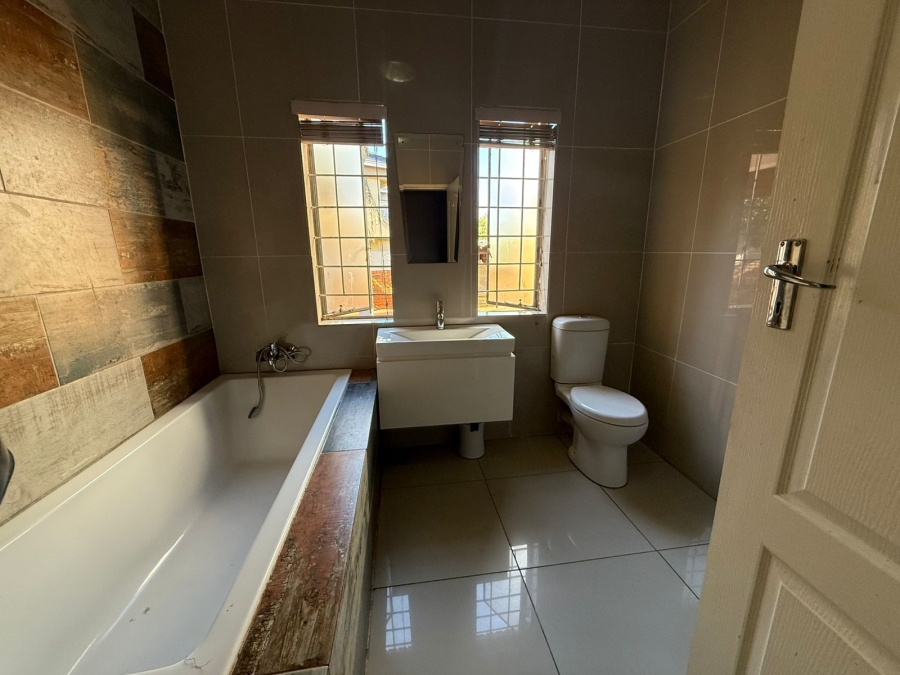 6 Bedroom Property for Sale in Safari Gardens North West